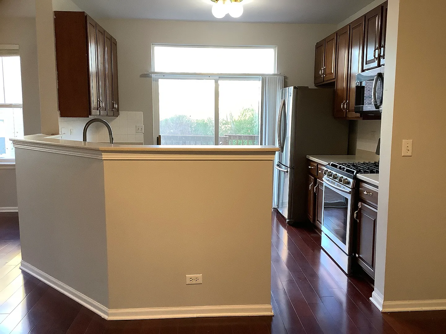 3 bed, 3.5 bath, 1843 sqft, $2,900 — Photo 4