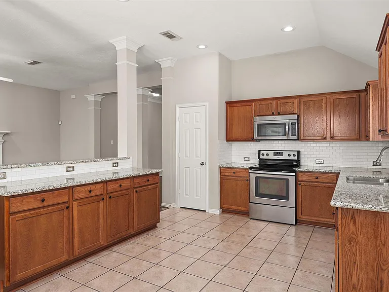 7611 Waterlilly Ln — Photo 5