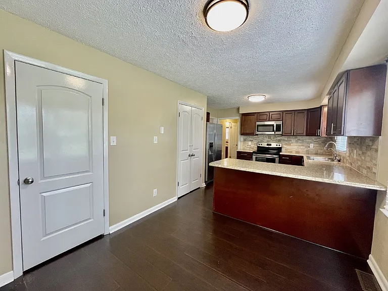 6817 Bryanstone Way — Photo 10