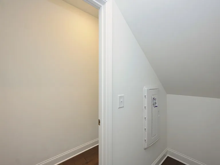 161 Crabourne Dr — Photo 49