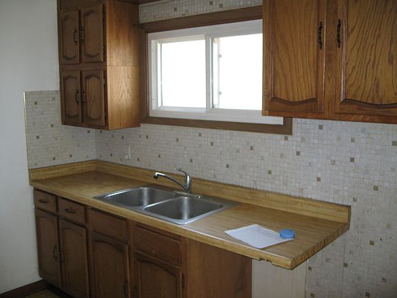 5th image of 423 Hyde Park Ave
