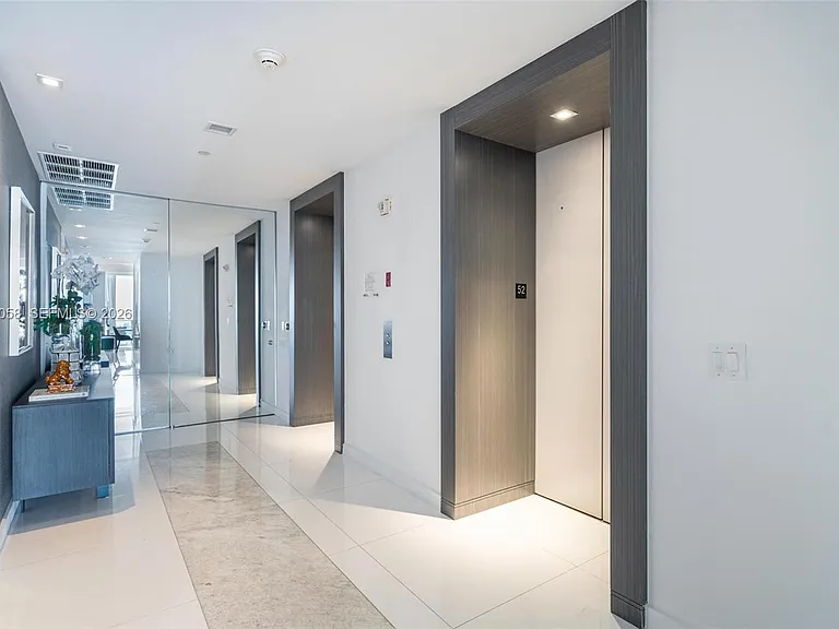 1100 Biscayne Blvd #5203 — Photo 24