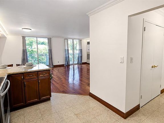 4th image of 1055 River Rd APT 302