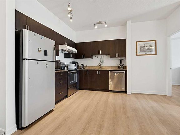 4th image of 117 E Copperpond Cmn SE #116