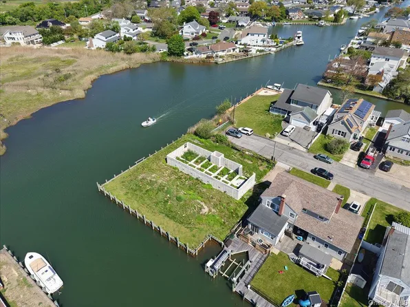 (undisclosed Address), Babylon, NY 11702