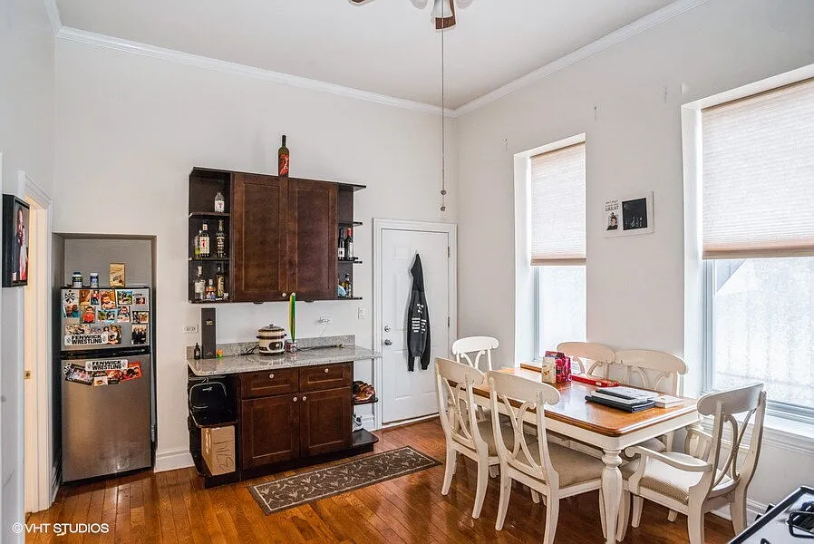 Building Photo - 925 N Ashland Ave #1R