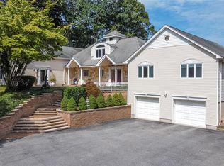 2 Centershore Rd S, Centerport, NY 11721