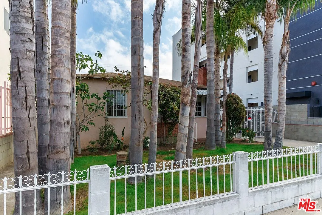 4 bed, 2.0 bath, 1319 sqft, $4,895 — Photo 3