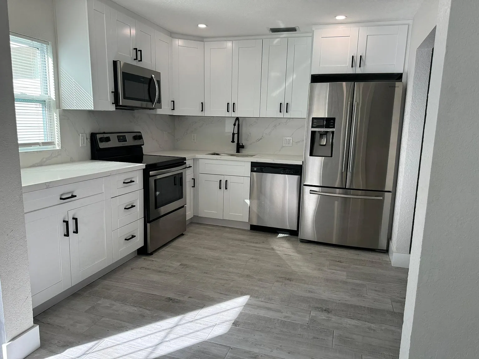 3 bed, 1007 sqft, $2,600 — Photo 1