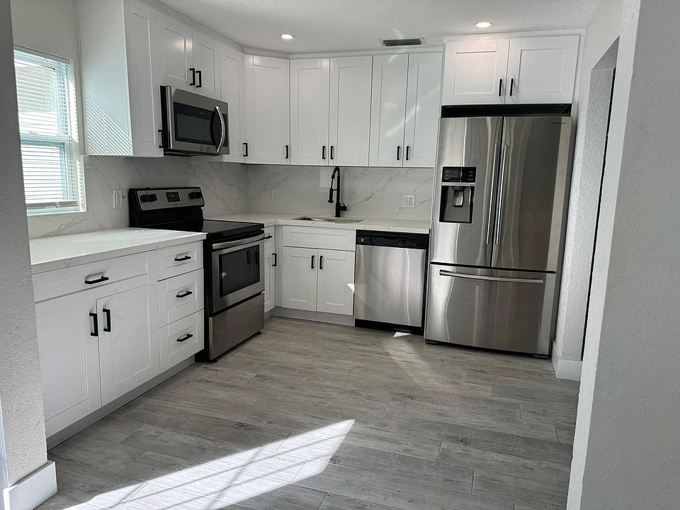 Freshly renovated with new kitchen cabinets, quartz counters, and all stainless appliances!