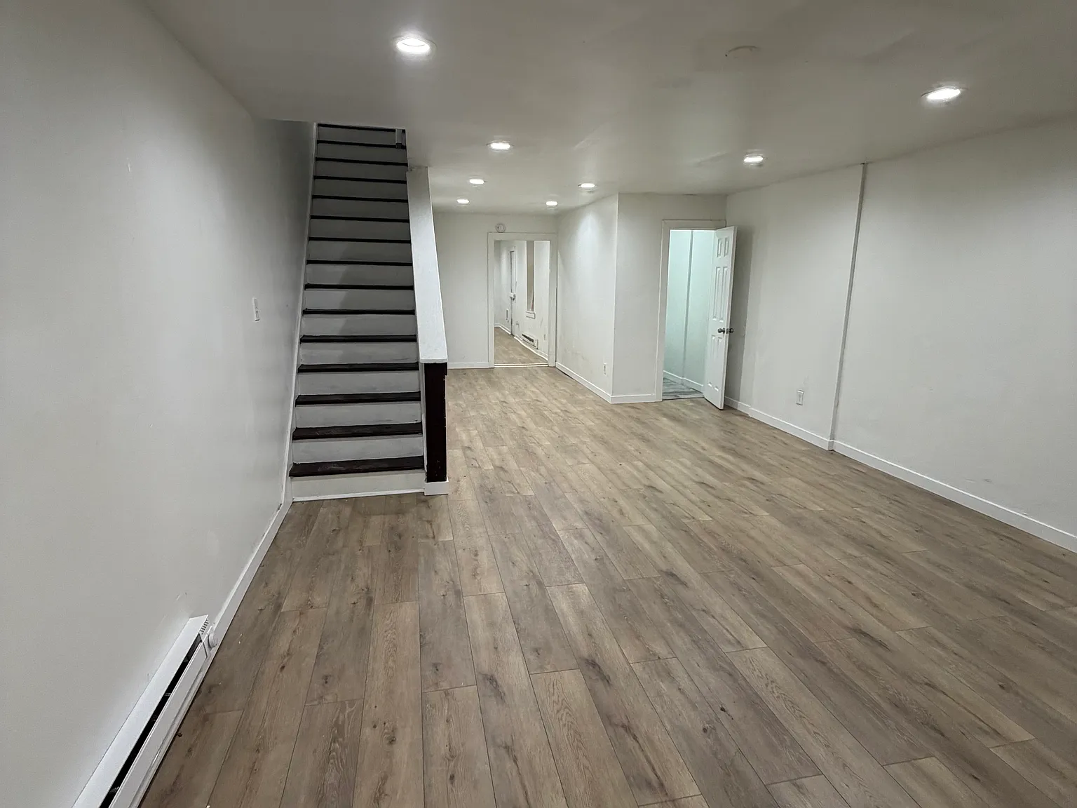 5 bed, 1.5 bath, 1600 sqft, $2,100 — Photo 4