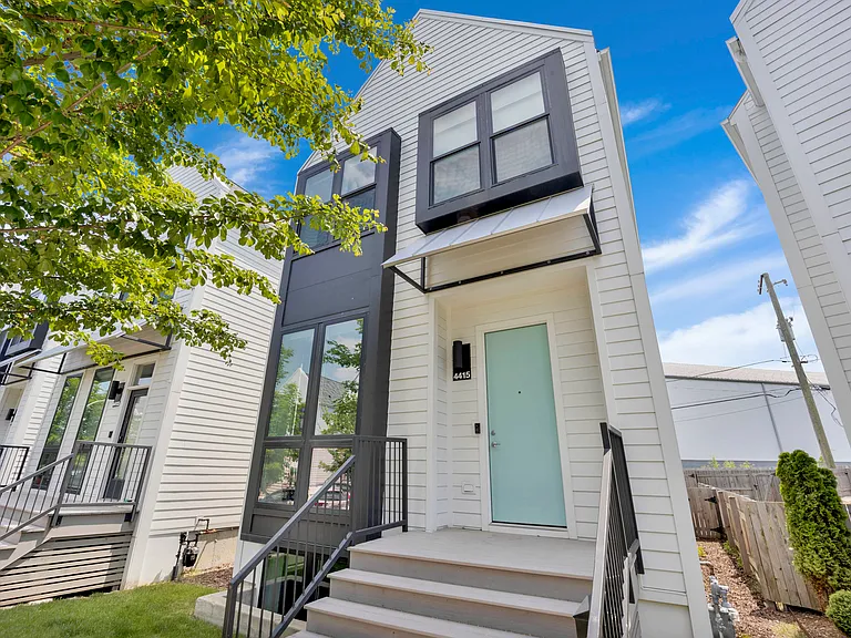 4415 W Waveland Ave — Photo 1
