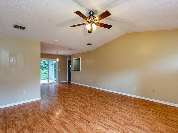 4th image of 1605 Twin Oak Dr E