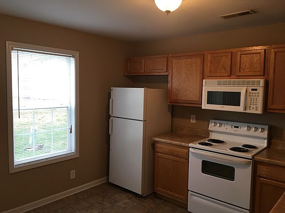 5th image of 253 Executive Ave APT 1C