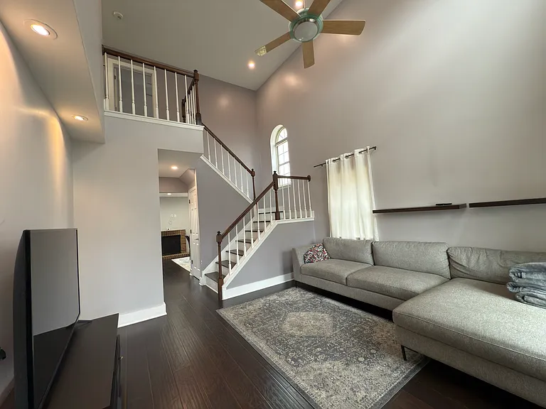 917 Carlisle Ave — Photo 4