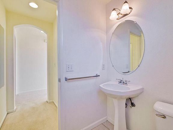 5th image of 902 Tinsley St