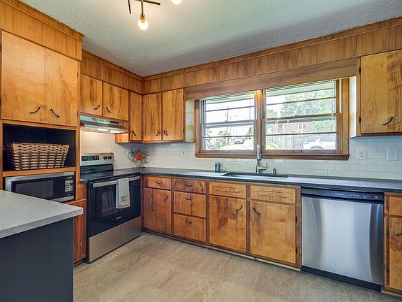 5th image of 657 Mayfield Ave