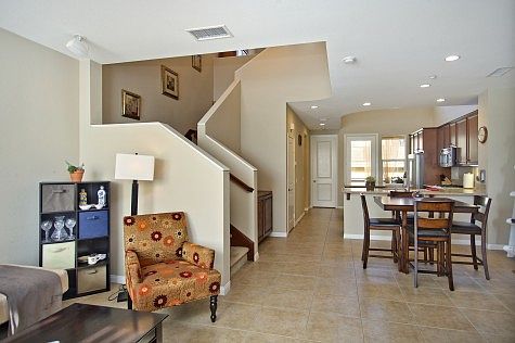 4th image of 10 Midtown Dr