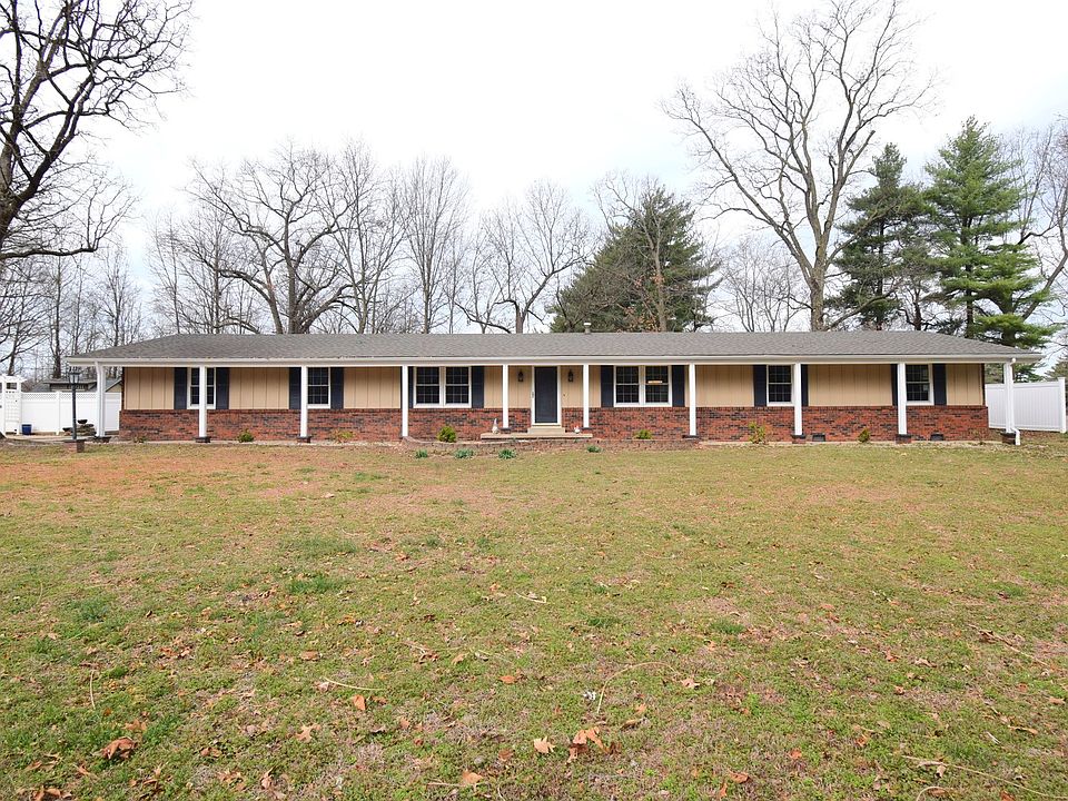 1st image of 4 Webster Hill Est