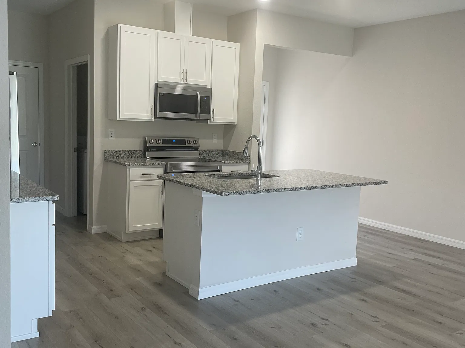 3 bed, 1550 sqft, $2,245 — Photo 3