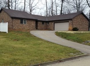 219 Castle Ln, East Peoria, IL 61611