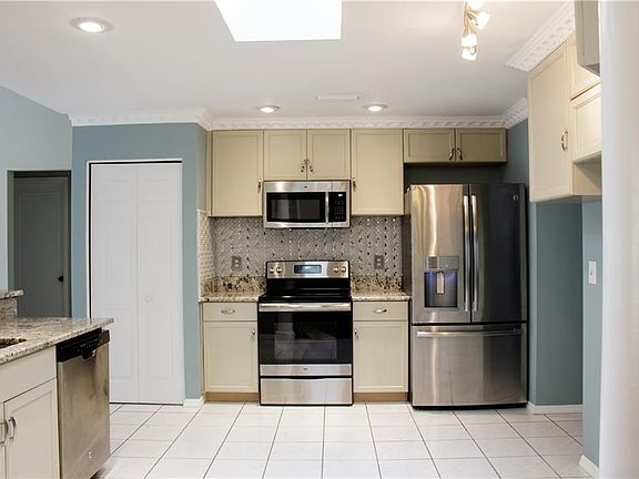 3rd image of 11713 Lynmoor Dr