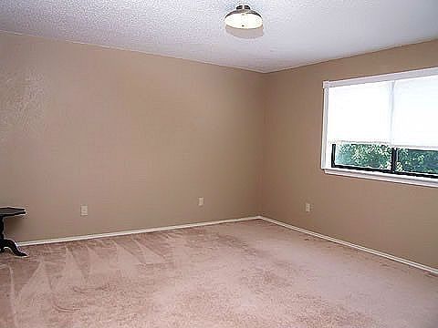5th image of 2214 Country Oaks Dr