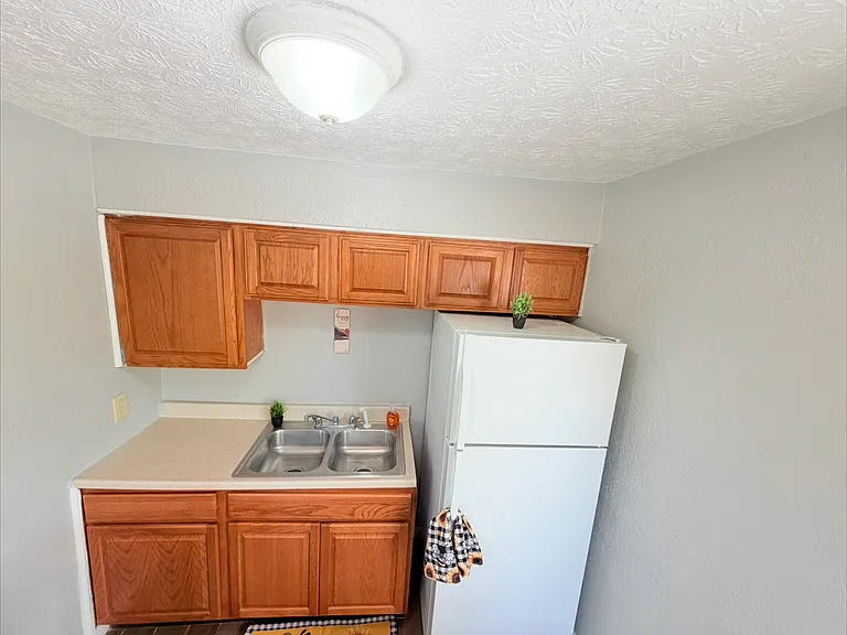 1437 Ambrose Ave #3 — Photo 9