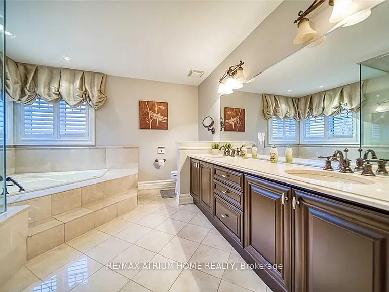 18 Soleil Blvd — Photo 18