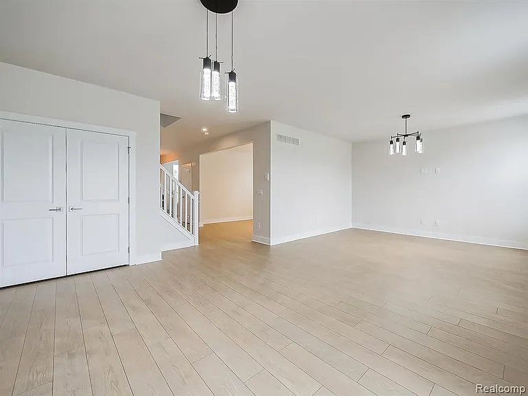 5169 Poppydrew Ln — Photo 32