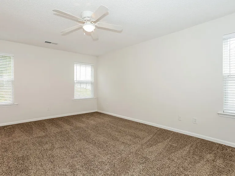 14014 Riding Hill Ave — Photo 14