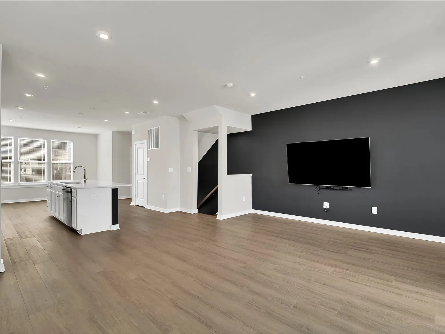 3 bed, 2000 sqft, $2,900 — Photo 3