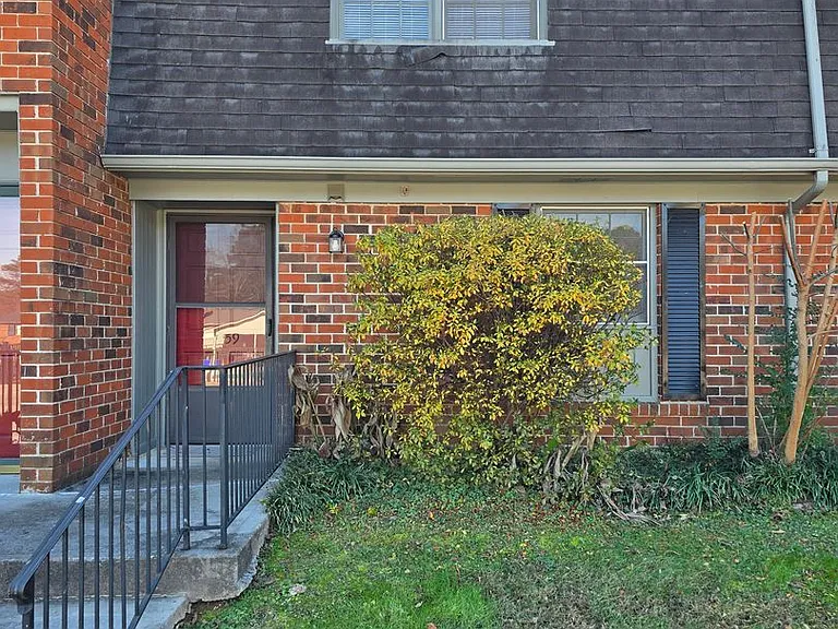 1959 Meadowbrook Cir — Photo 1