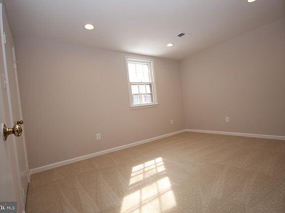 2nd image of 1105 N Stuart St #1