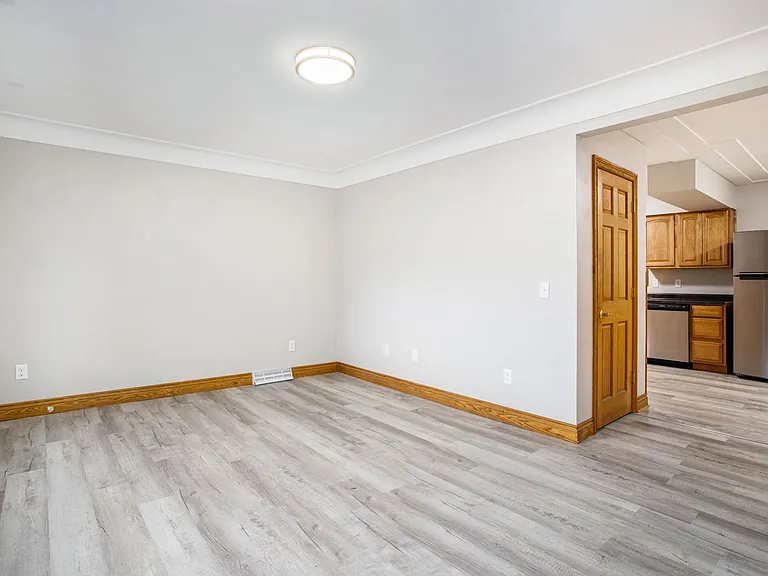 1679 Rosedale Ave — Photo 8