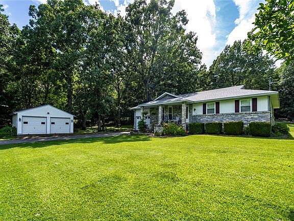 2nd image of 3718 Primrose Ln