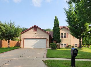 5153 Oak Valley Dr #1, Madison, WI 53704