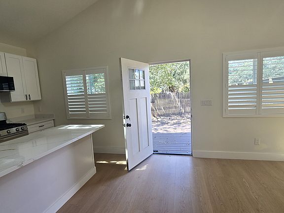 5th image of 10051 Starr Rd #B