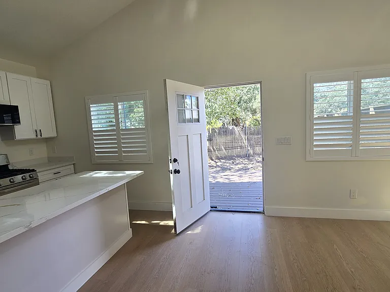 10051 Starr Rd #B — Photo 5