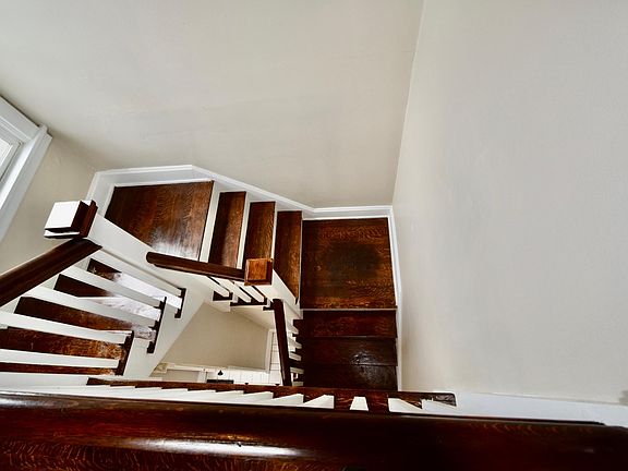 2nd image of 2421 Ashland Ave #2