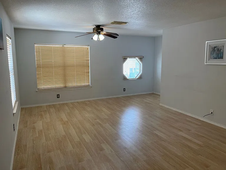 15 McLennan Oak — Photo 12
