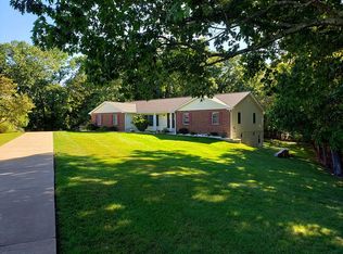 514 Ridgefield Dr, Pacific, MO 63069