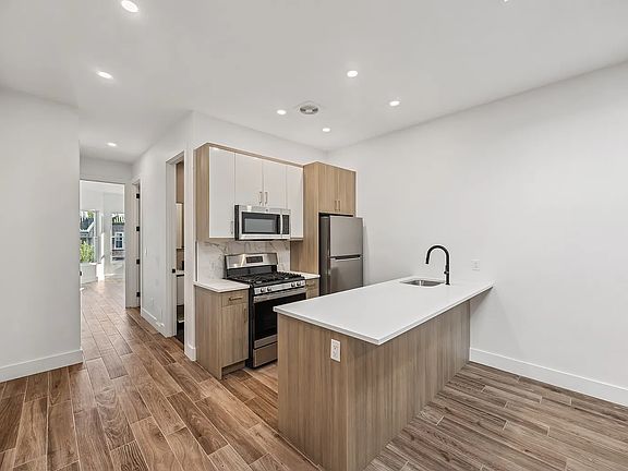 2nd image of 377 Rutland Rd APT 1L