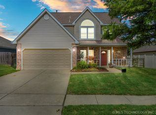 3204 N 6th Pl, Broken Arrow, OK 74012