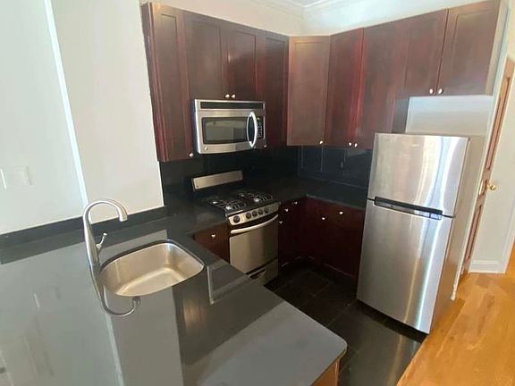 4th image of 117 Waverly Pl #5S