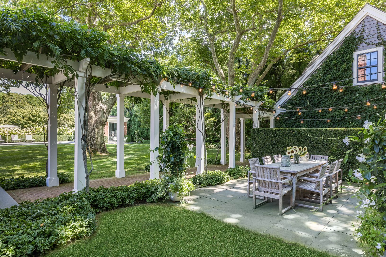 43 Lee Ave, East Hampton, NY 11937 Out East