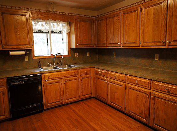 3rd image of 123 Windsor Trl