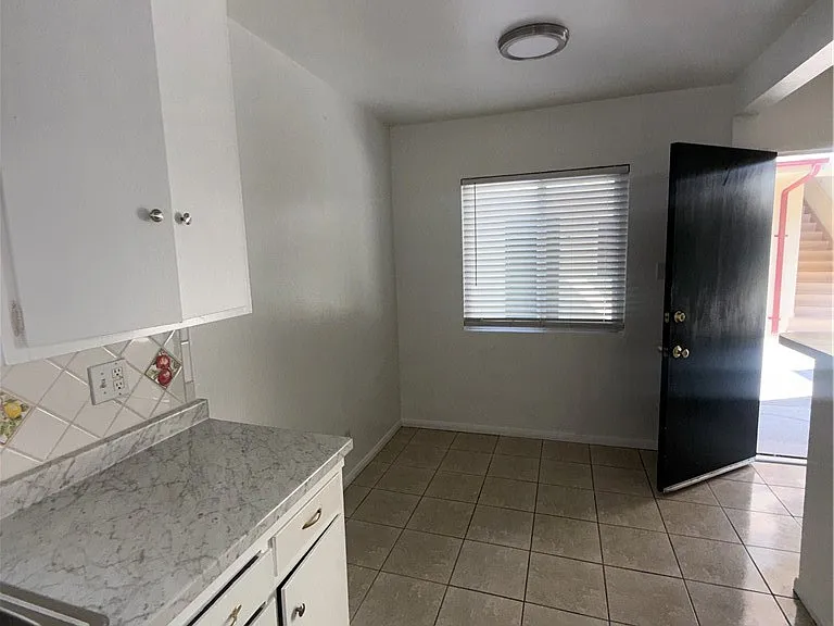 1805 S Rimpau Blvd — Photo 7