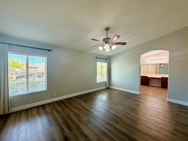 37121 Edgemont Dr — Photo 33