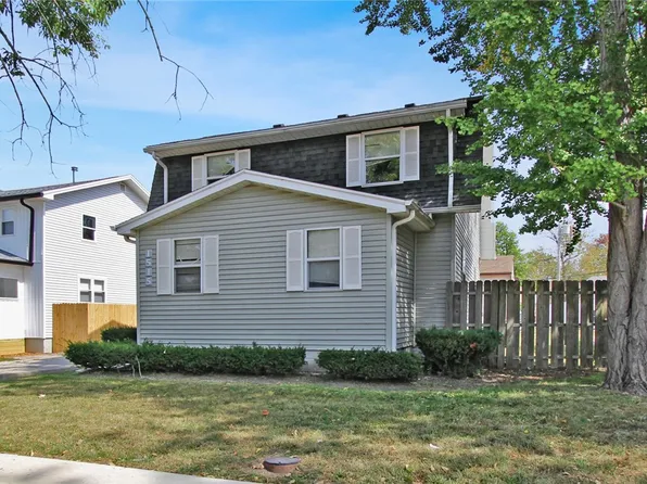 1515 2nd St, Charleston, IL 61920